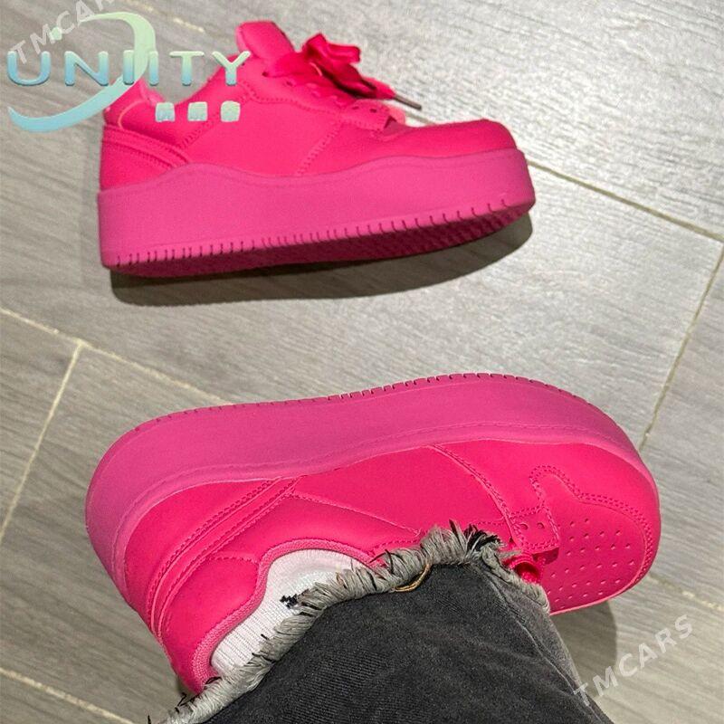 яркие розовые кроссовки - Aşgabat - img 1