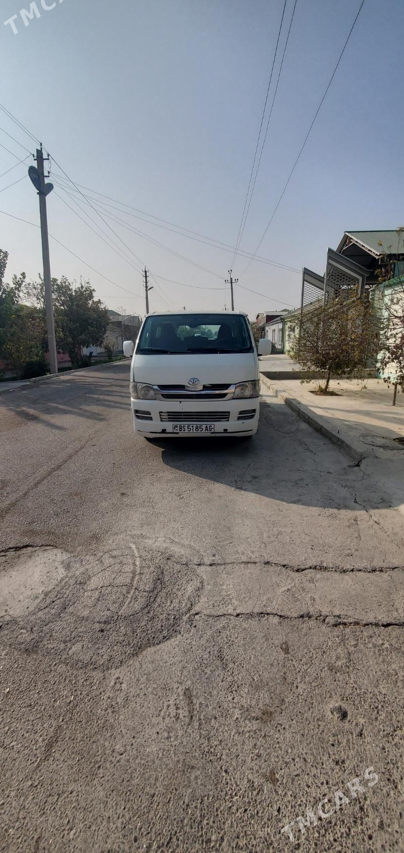 Toyota Hiace 2006 - 240 000 TMT - Бузмеин - img 4
