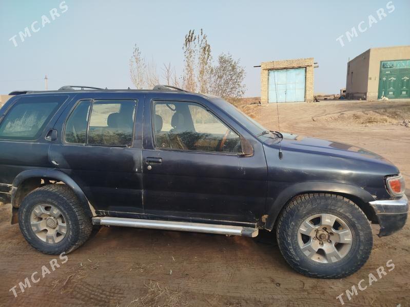 Nissan Pathfinder 1997 - 60 000 TMT - Акдепе - img 2