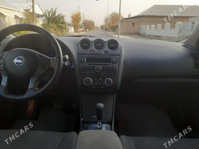 Nissan Altima 2010 - 100 000 TMT - Байрамали - img 6