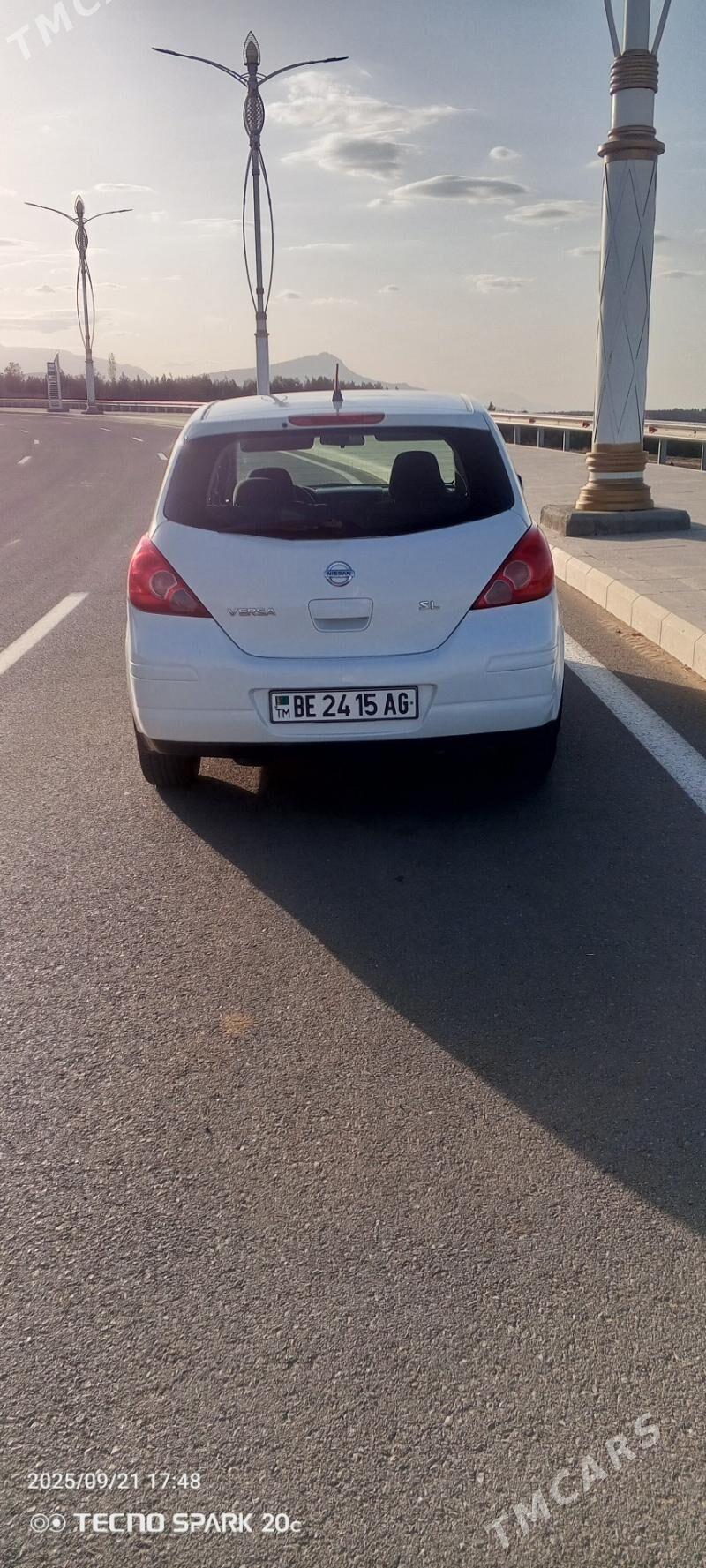 Nissan Versa 2009 - 133 000 TMT - Büzmeýin - img 2