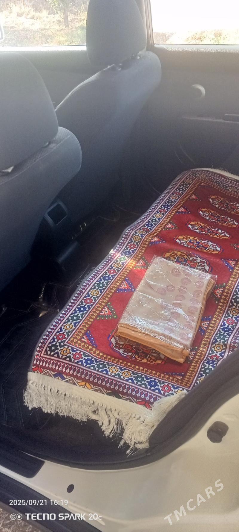 Nissan Versa 2009 - 133 000 TMT - Büzmeýin - img 5