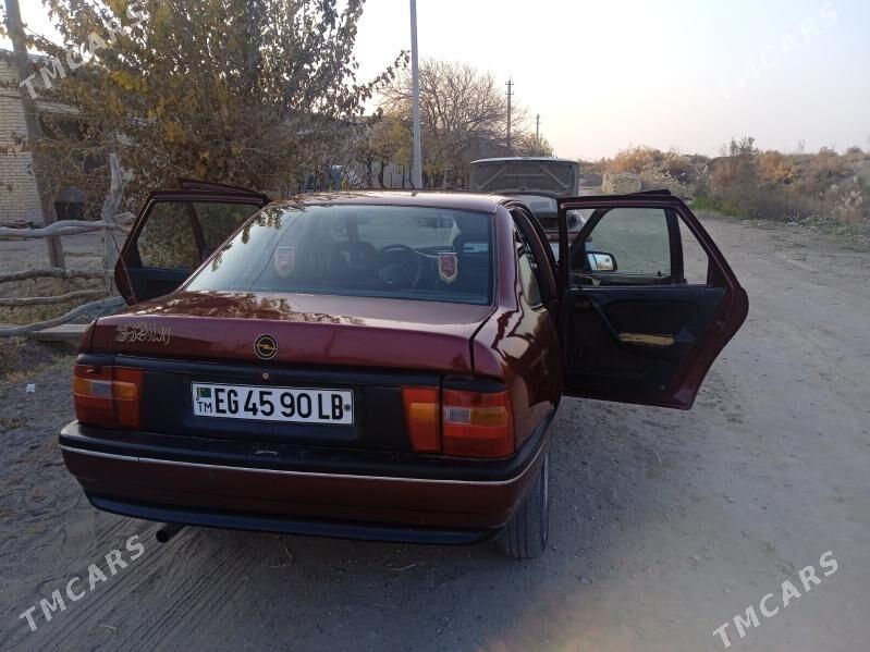 Opel Vectra 1991 - 37 000 TMT - Дянев - img 4