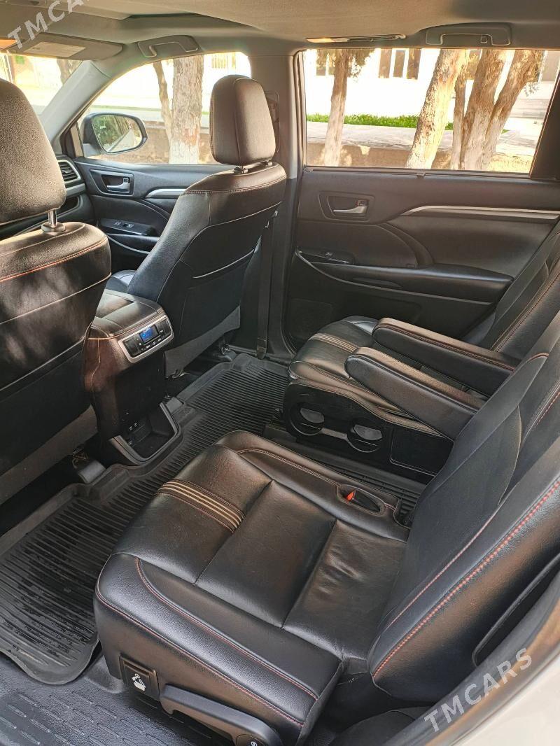 Toyota Highlander 2019 - 480 000 TMT - Мары - img 3