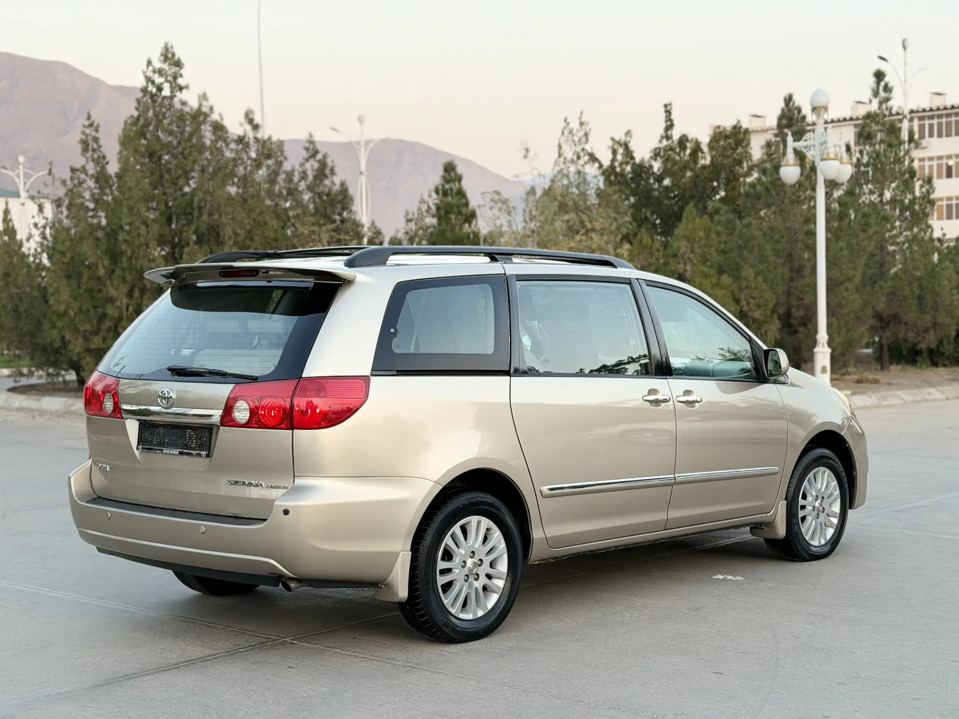 Toyota Sienna 2008 - 276 000 TMT - Balkanabat - img 3