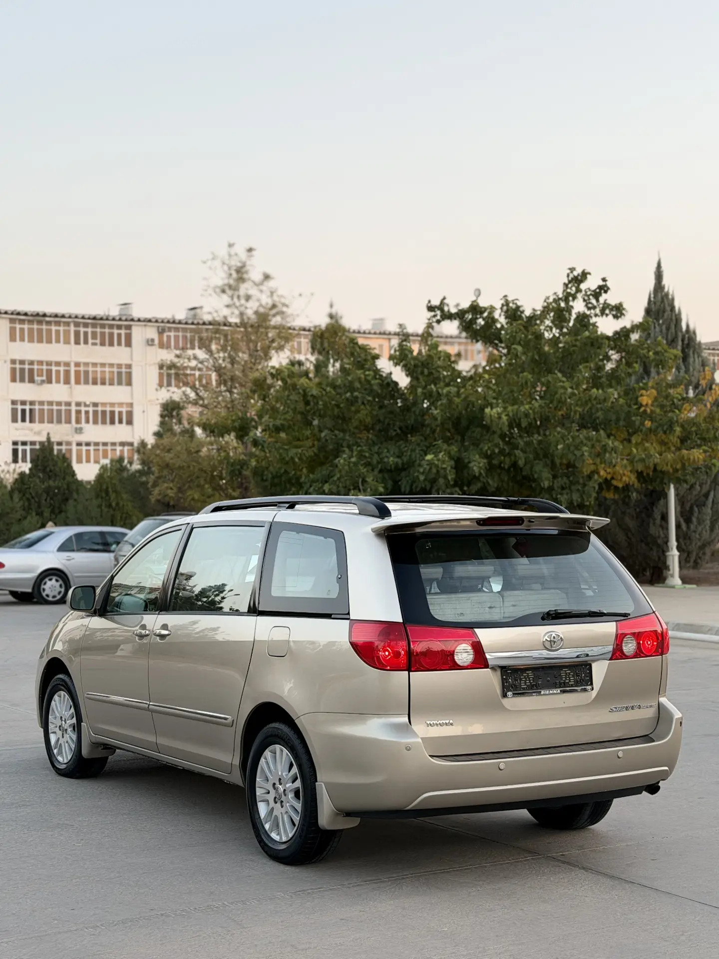Toyota Sienna 2008 - 276 000 TMT - Balkanabat - img 4
