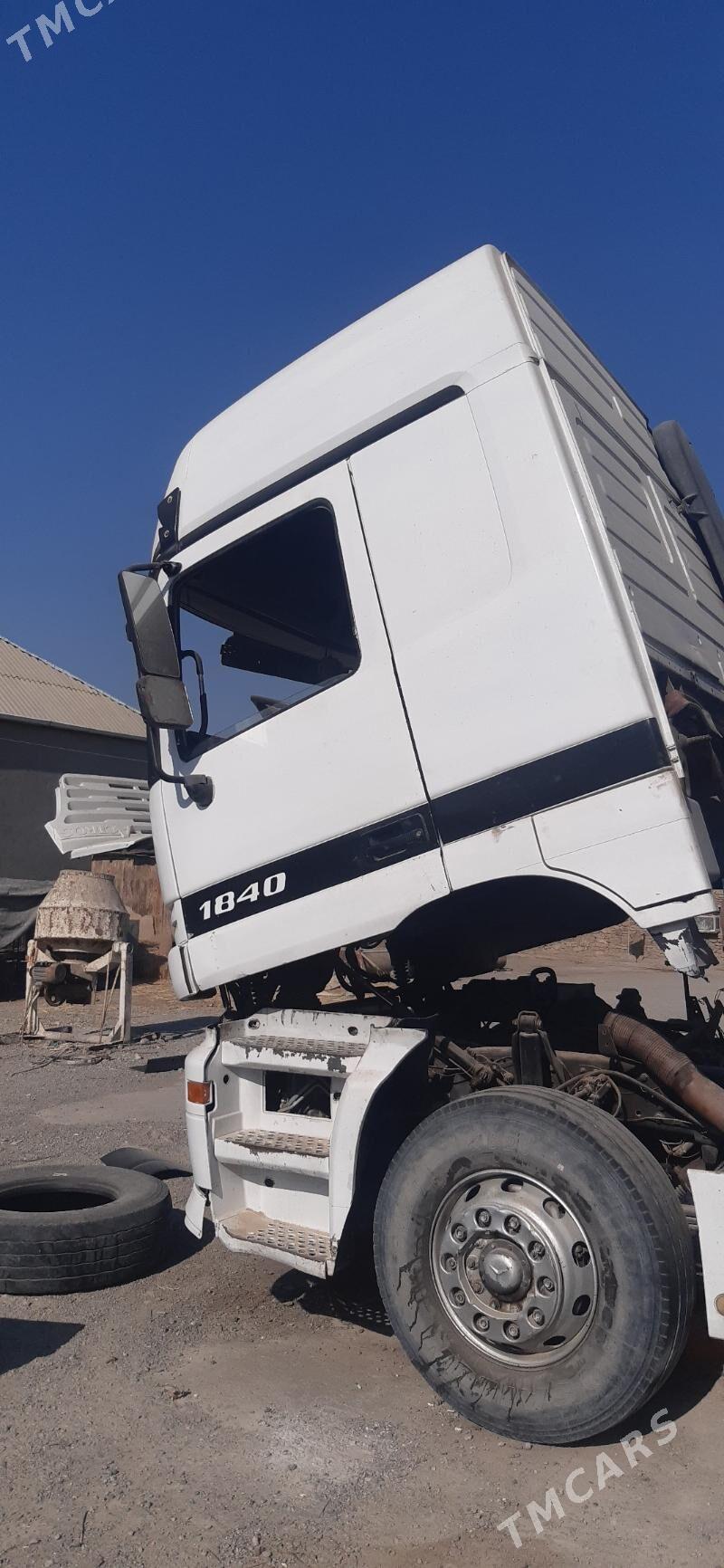 Mercedes-Benz ACTROS 3331 2002 - 250 000 TMT - Köýtendag - img 3