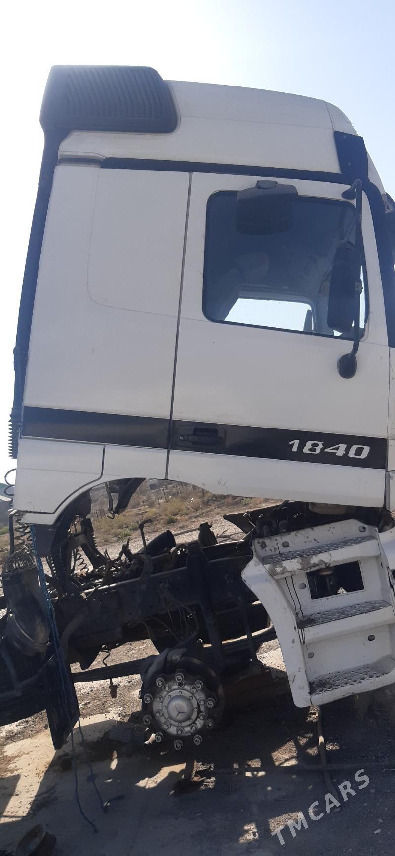 Mercedes-Benz ACTROS 3331 2002 - 250 000 TMT - Köýtendag - img 2