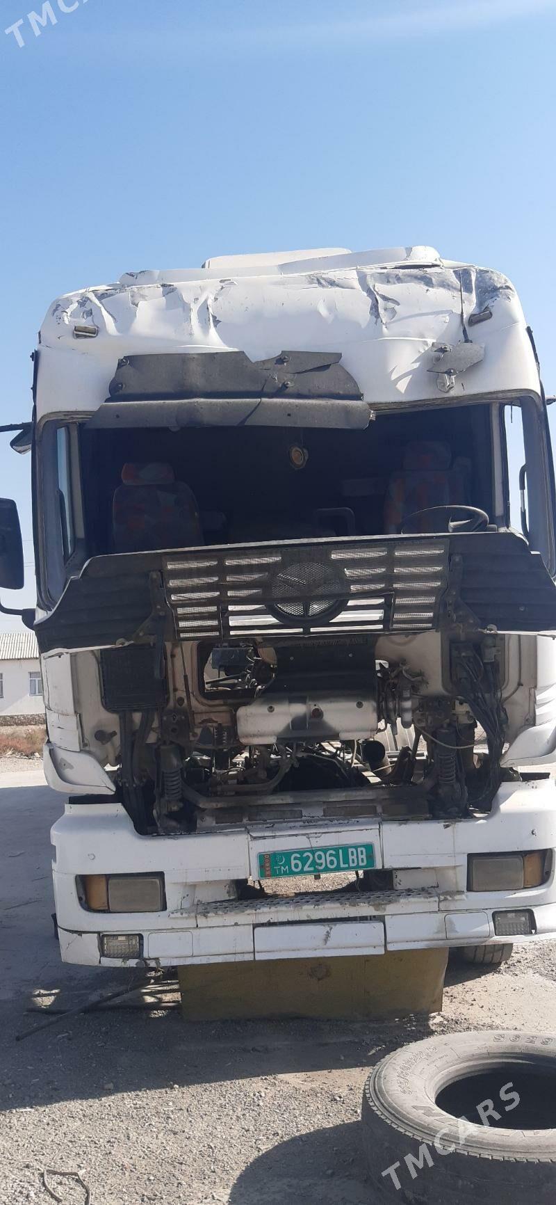 Mercedes-Benz ACTROS 3331 2002 - 250 000 TMT - Köýtendag - img 1