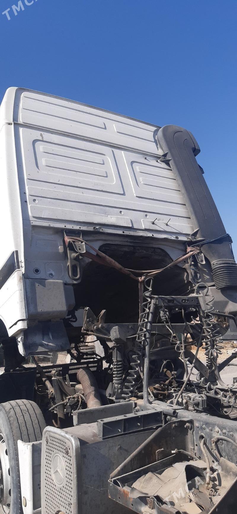 Mercedes-Benz ACTROS 3331 2002 - 250 000 TMT - Köýtendag - img 4