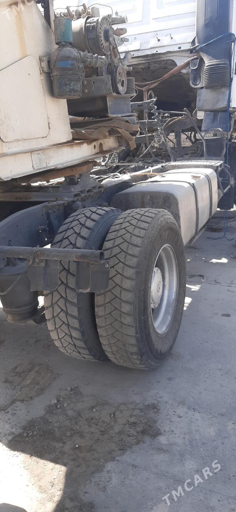 Mercedes-Benz ACTROS 3331 2002 - 250 000 TMT - Köýtendag - img 5