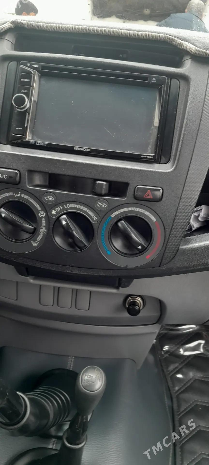 Toyota Hilux 2011 - 300 000 TMT - Esenguly - img 4