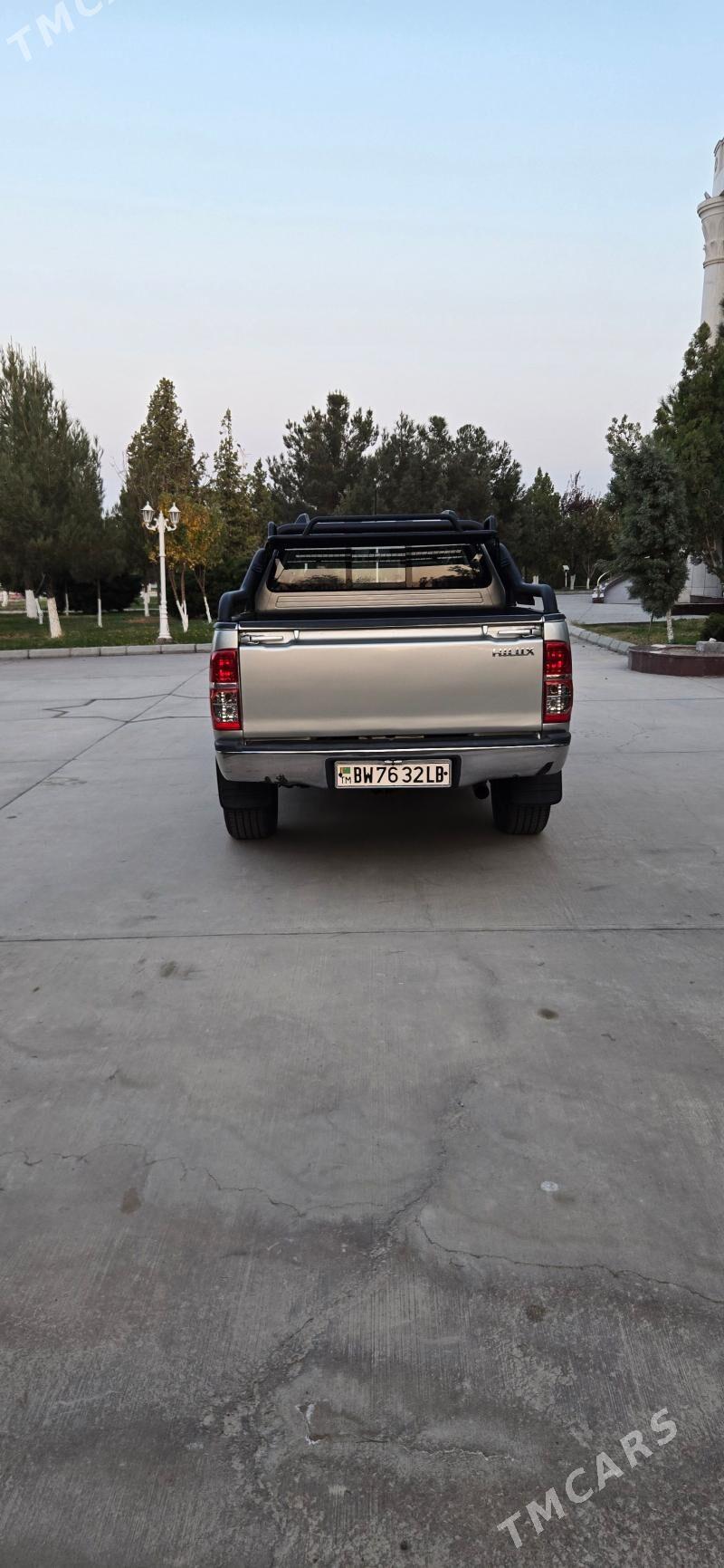 Toyota Hilux 2013 - 390 000 TMT - Фарап - img 2