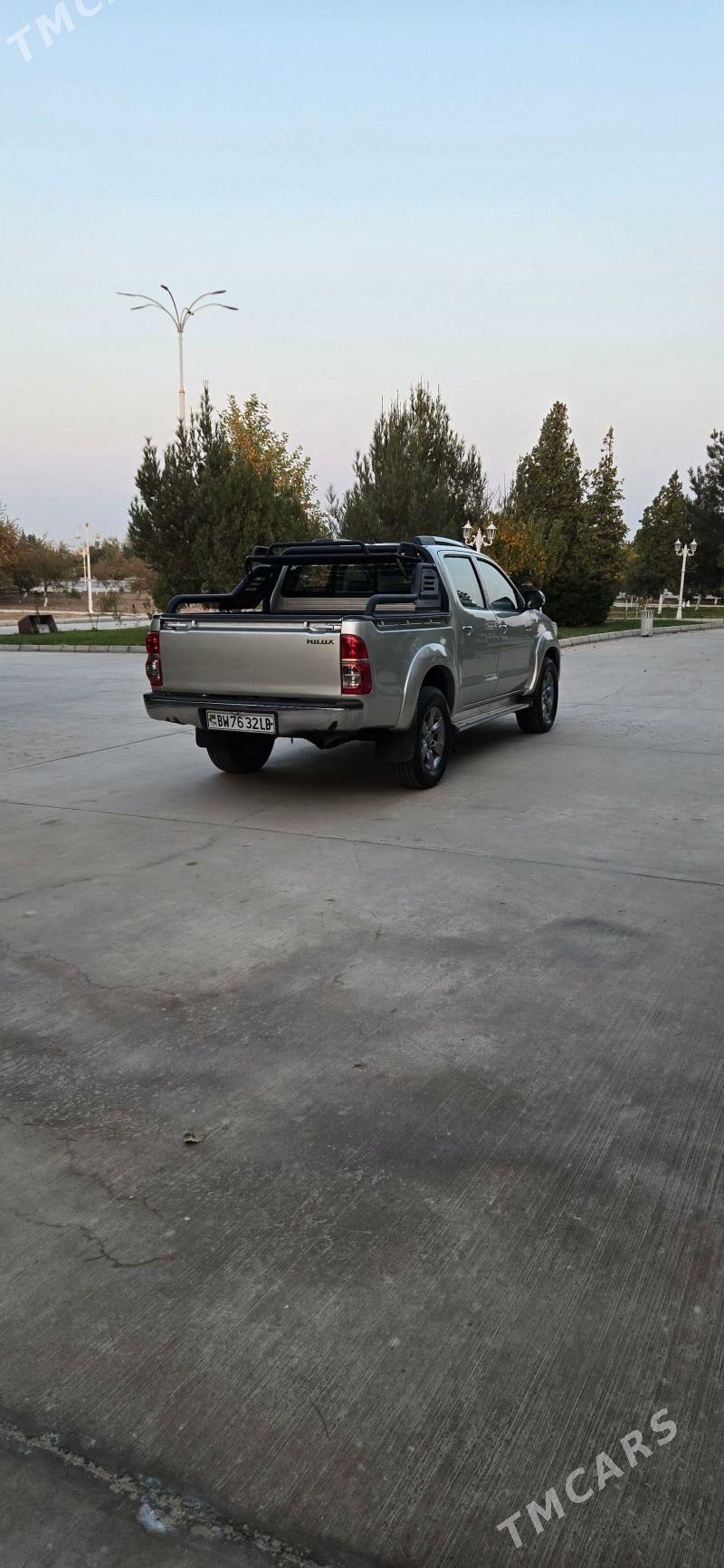 Toyota Hilux 2013 - 390 000 TMT - Фарап - img 4