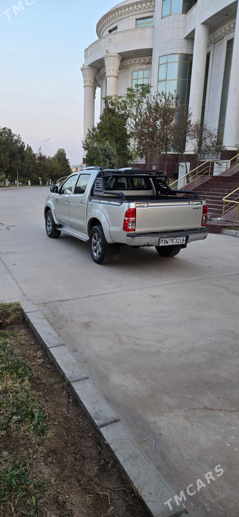 Toyota Hilux 2013 - 390 000 TMT - Фарап - img 3