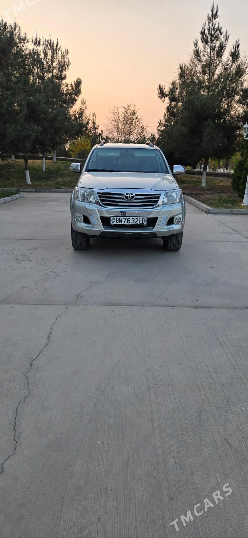 Toyota Hilux 2013 - 390 000 TMT - Фарап - img 7