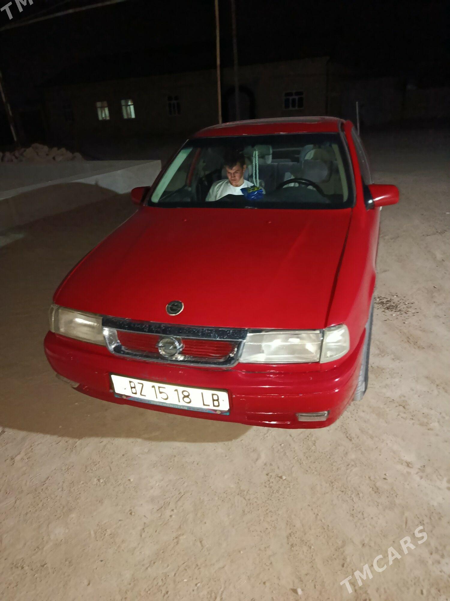 Opel Vectra 1990 - 30 000 TMT - Darganata - img 1