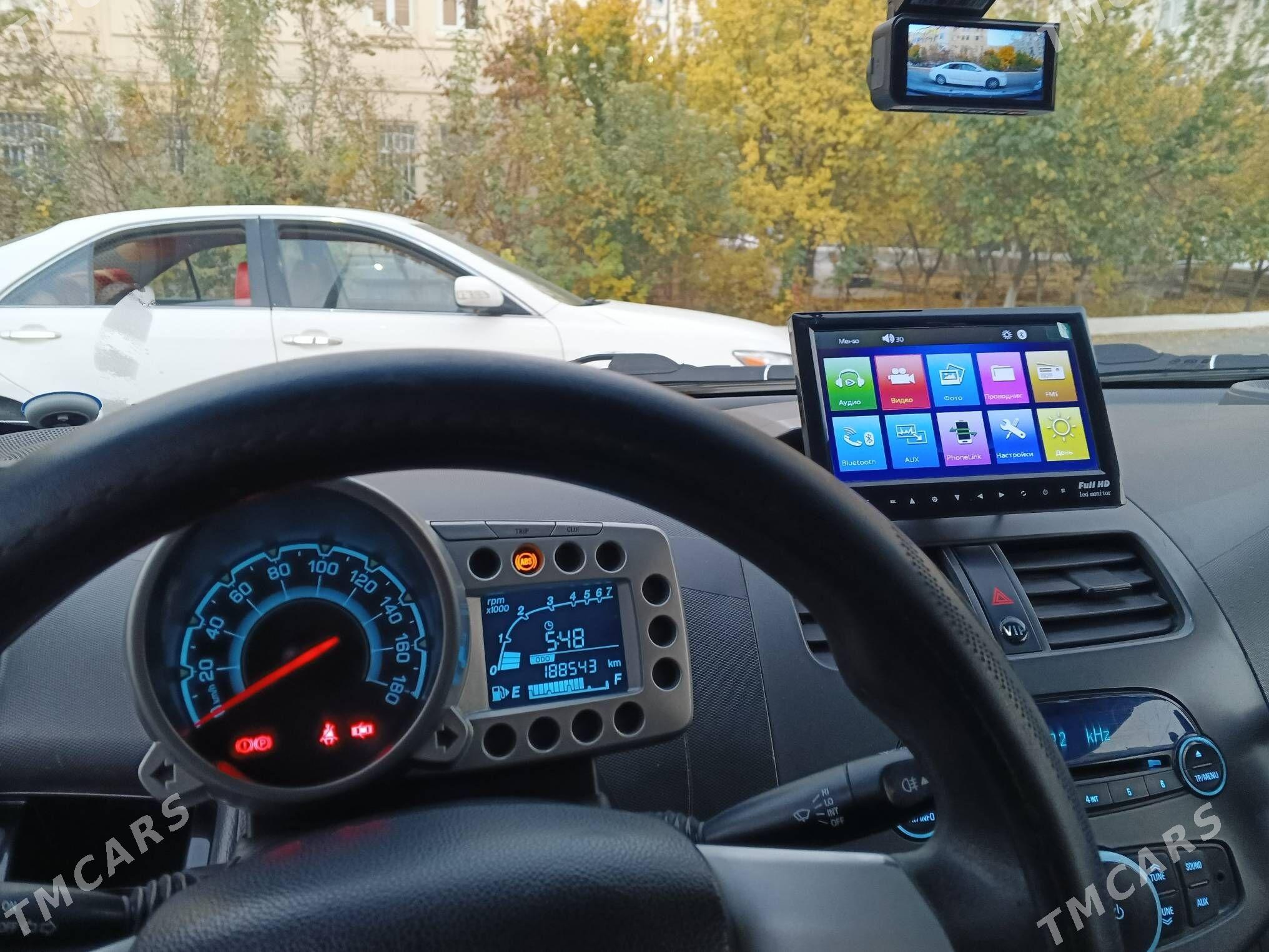 Chevrolet Spark 2012 - 125 000 TMT - Мир 4 - img 7