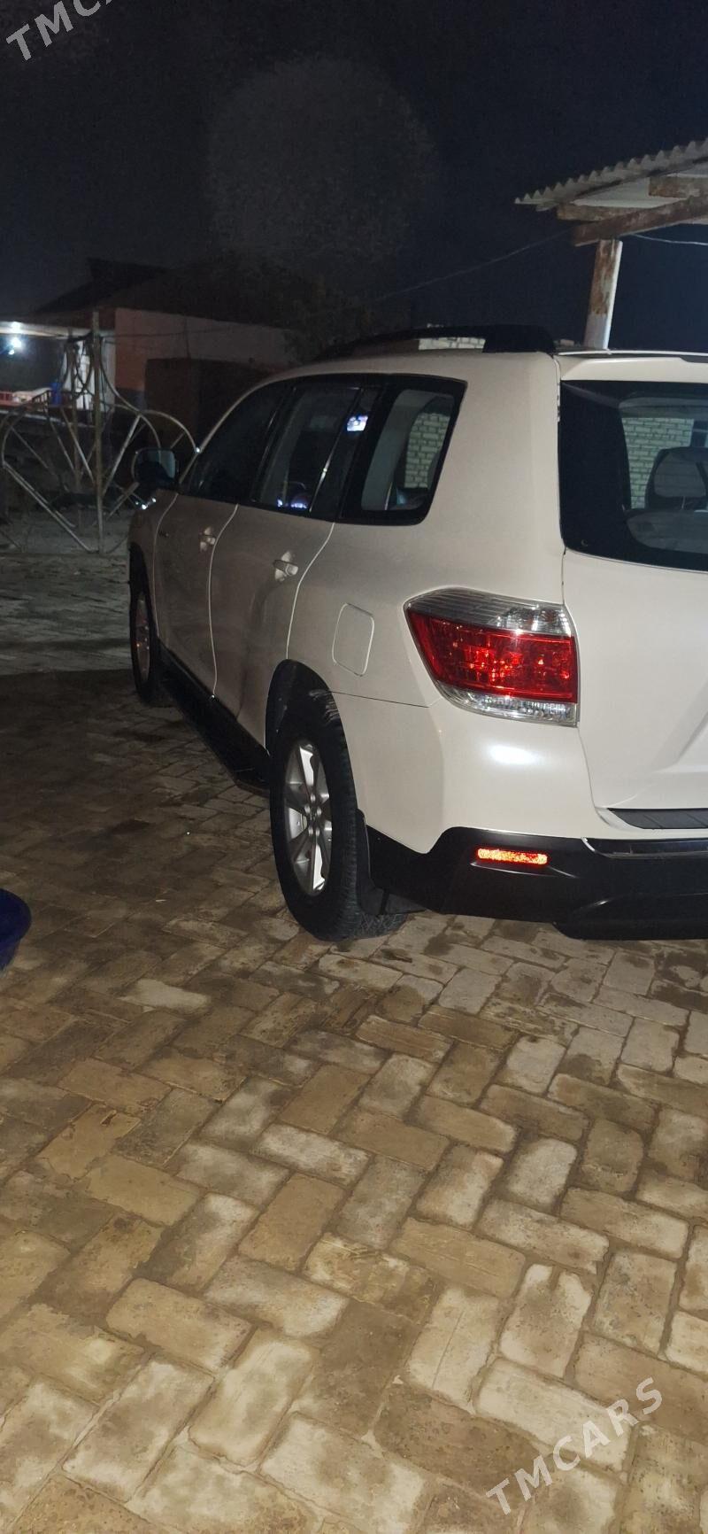 Toyota Highlander 2013 - 320 000 TMT - Baýramaly - img 2