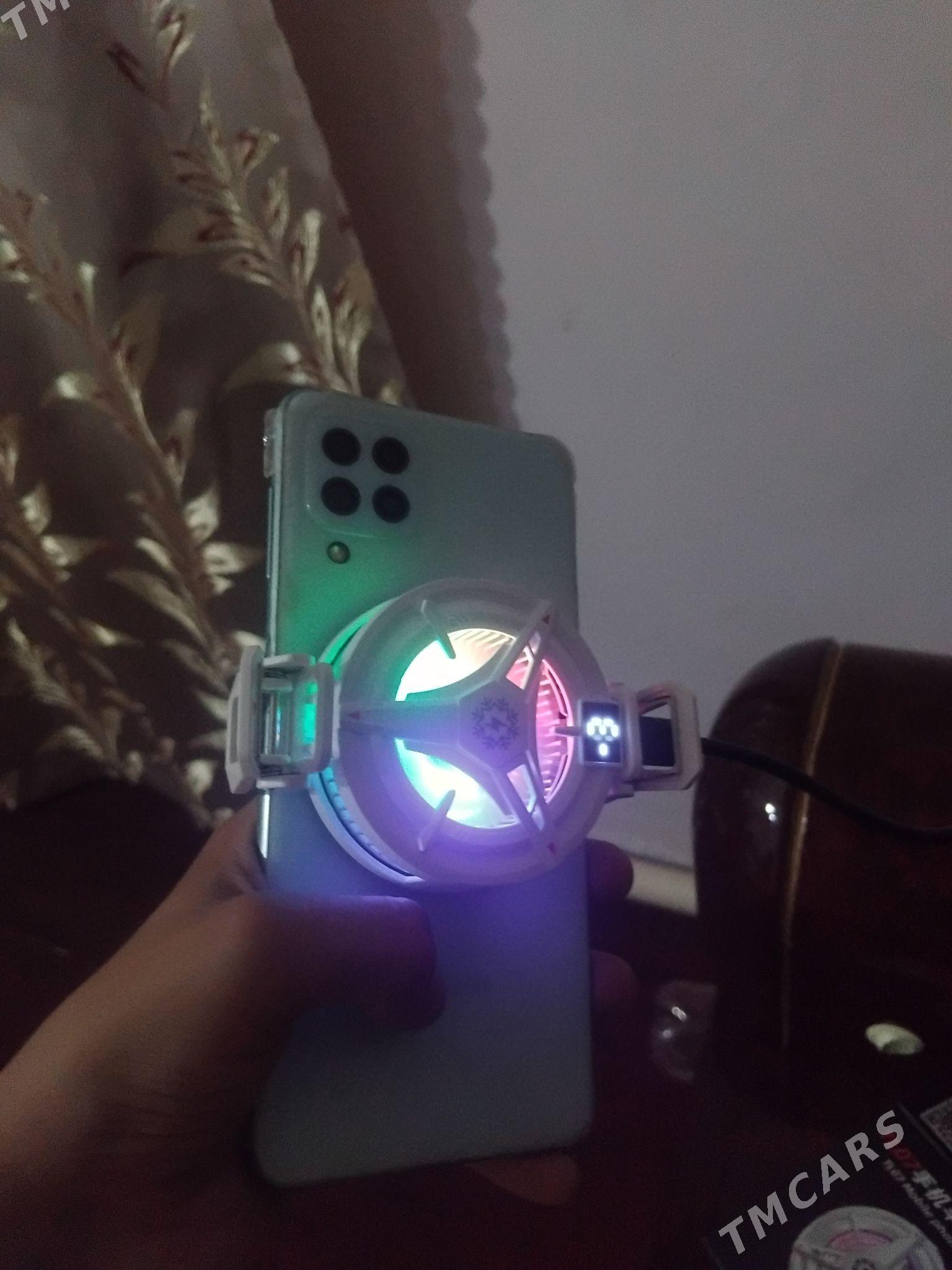 kuler telefon sowodujy - Кëши - img 1