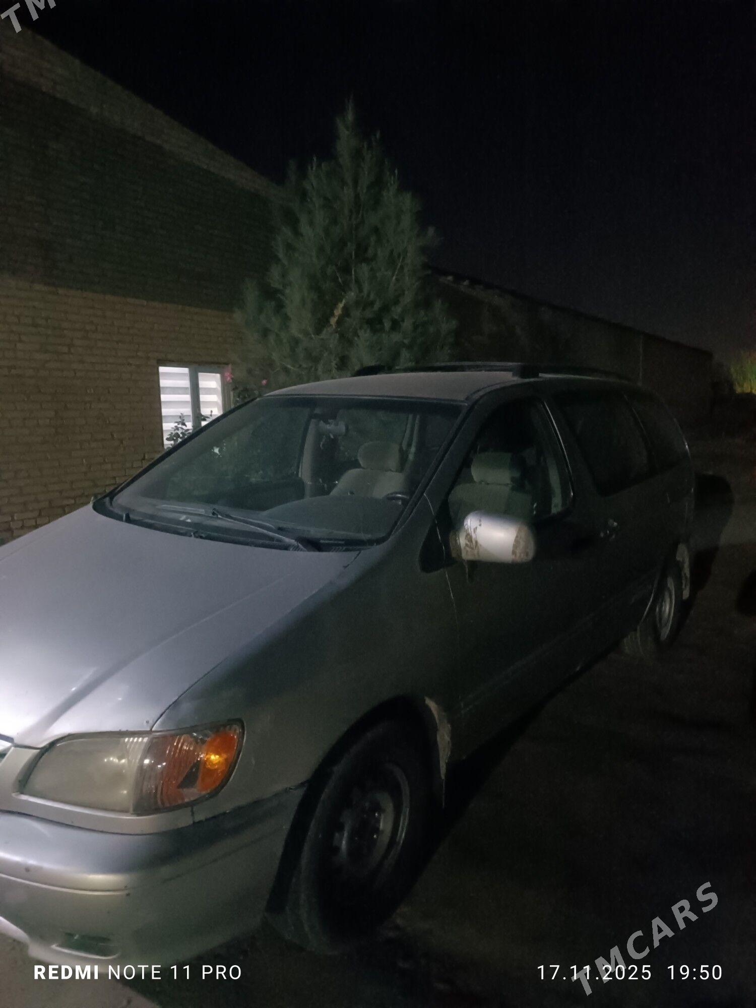 Toyota Sienna 2002 - 130 000 TMT - Çärjew - img 2