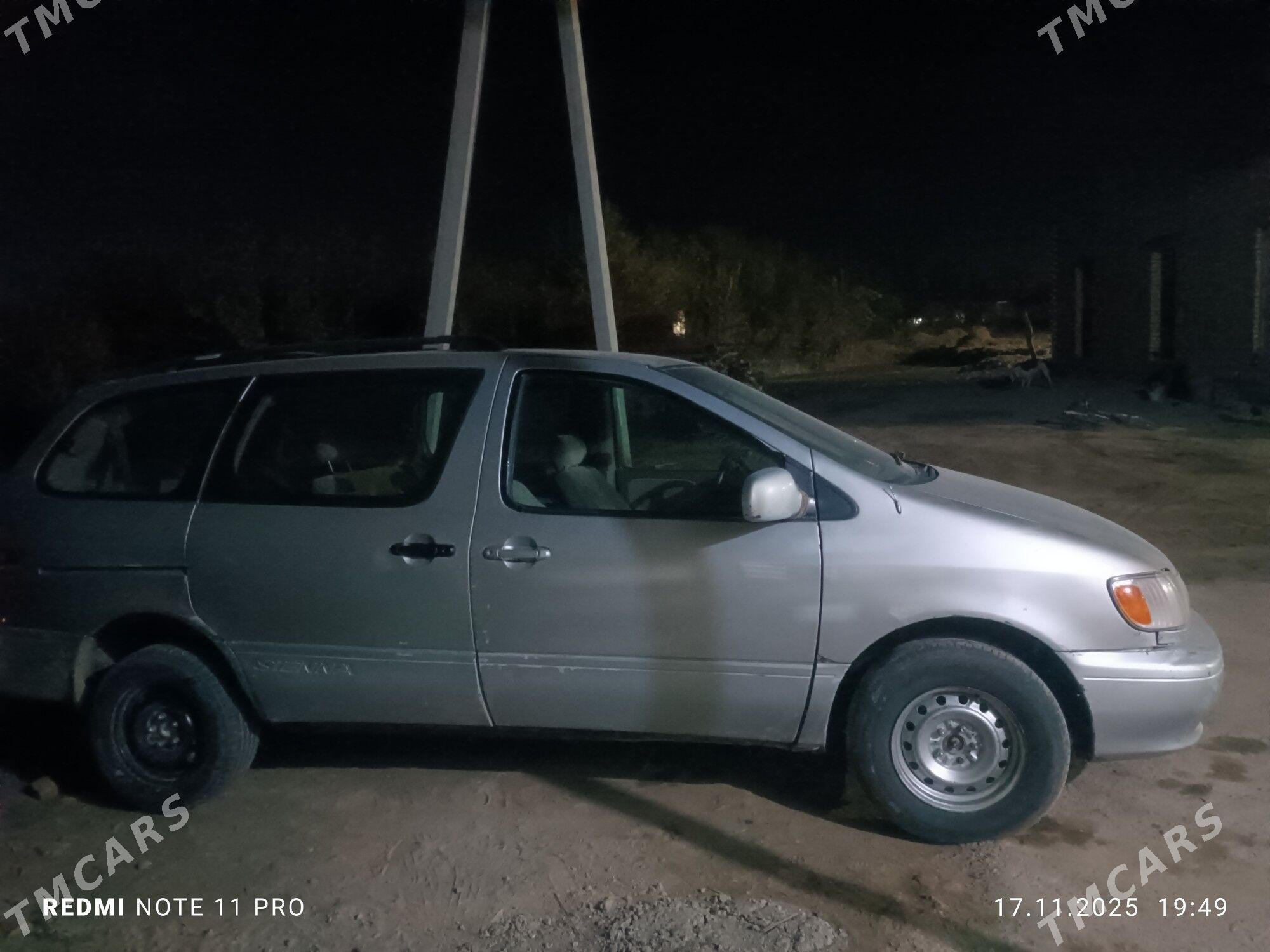 Toyota Sienna 2002 - 130 000 TMT - Çärjew - img 3