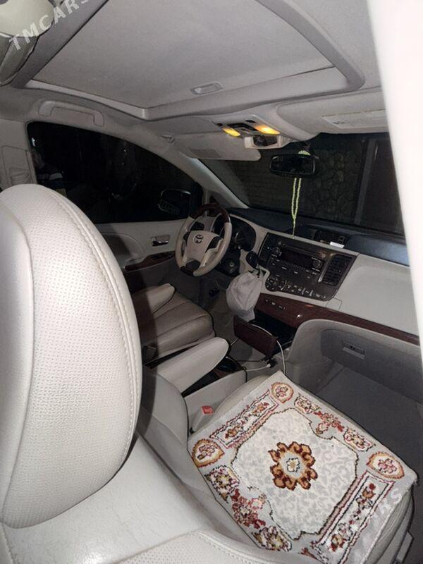 Toyota Sienna 2012 - 335 000 TMT - Türkmenabat - img 5