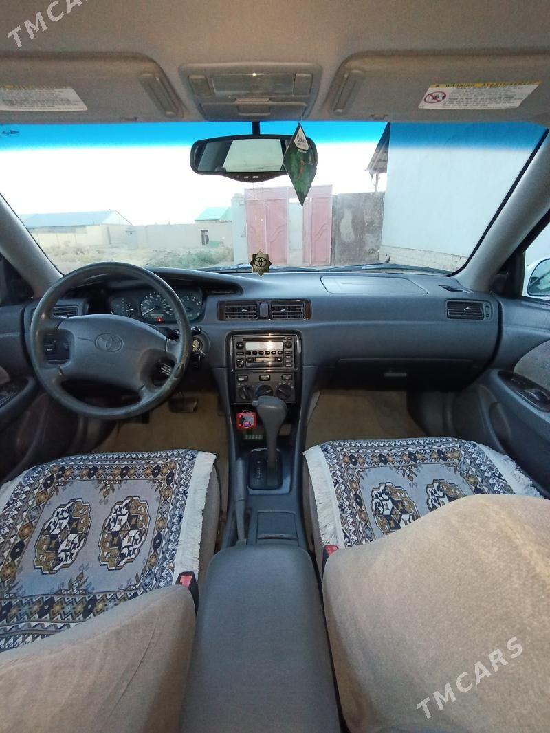 Toyota Camry 2001 - 160 000 TMT - Акдепе - img 6