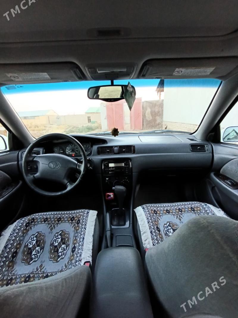 Toyota Camry 2001 - 160 000 TMT - Акдепе - img 4