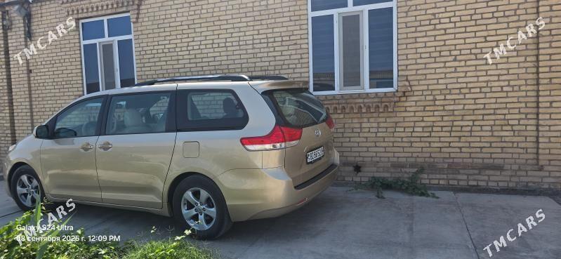 Toyota Sienna 2011 - 340 000 TMT - Чарджоу - img 3