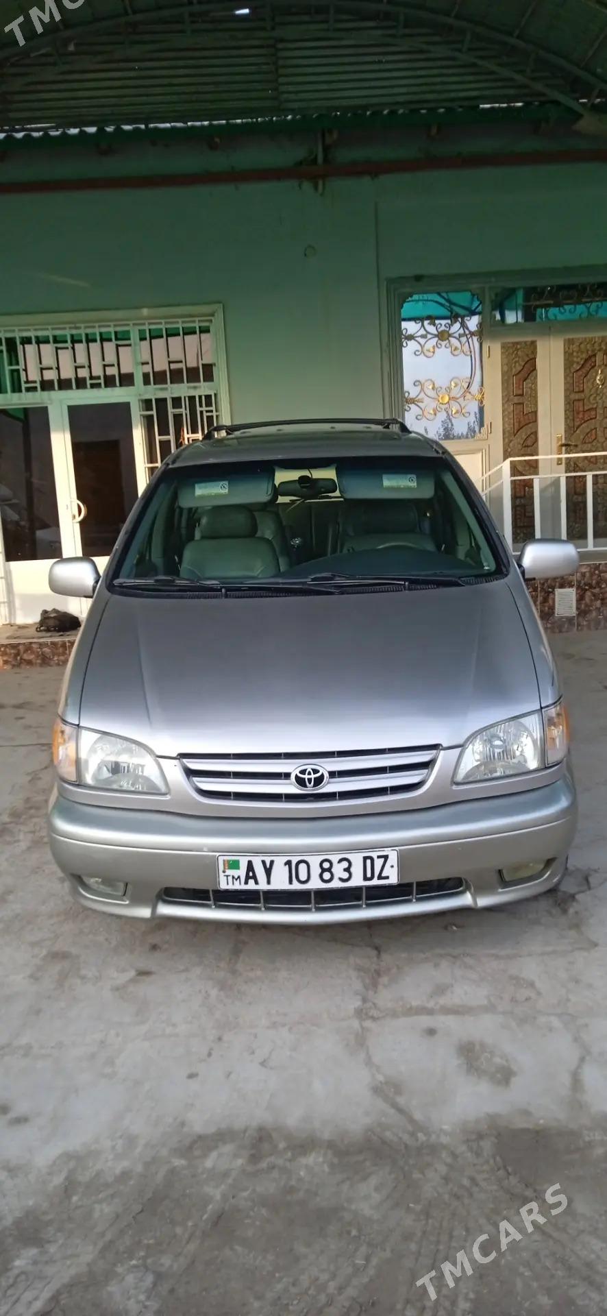 Toyota Sienna 2001 - 220 000 TMT - Гурбансолтан Едже - img 1