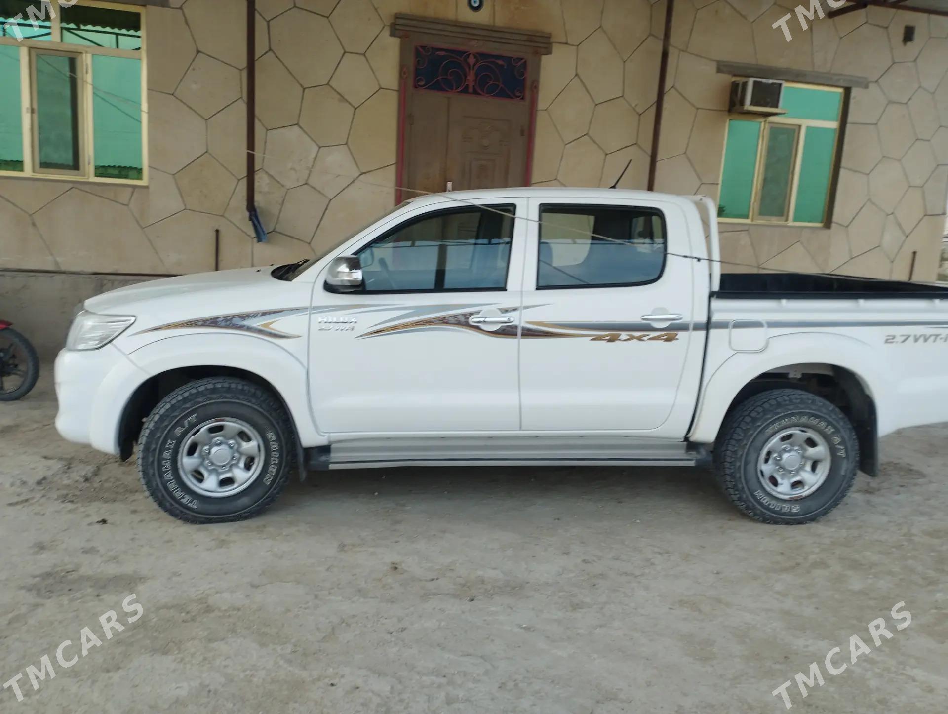 Toyota Hilux 2015 - 410 000 TMT - Etrek - img 3