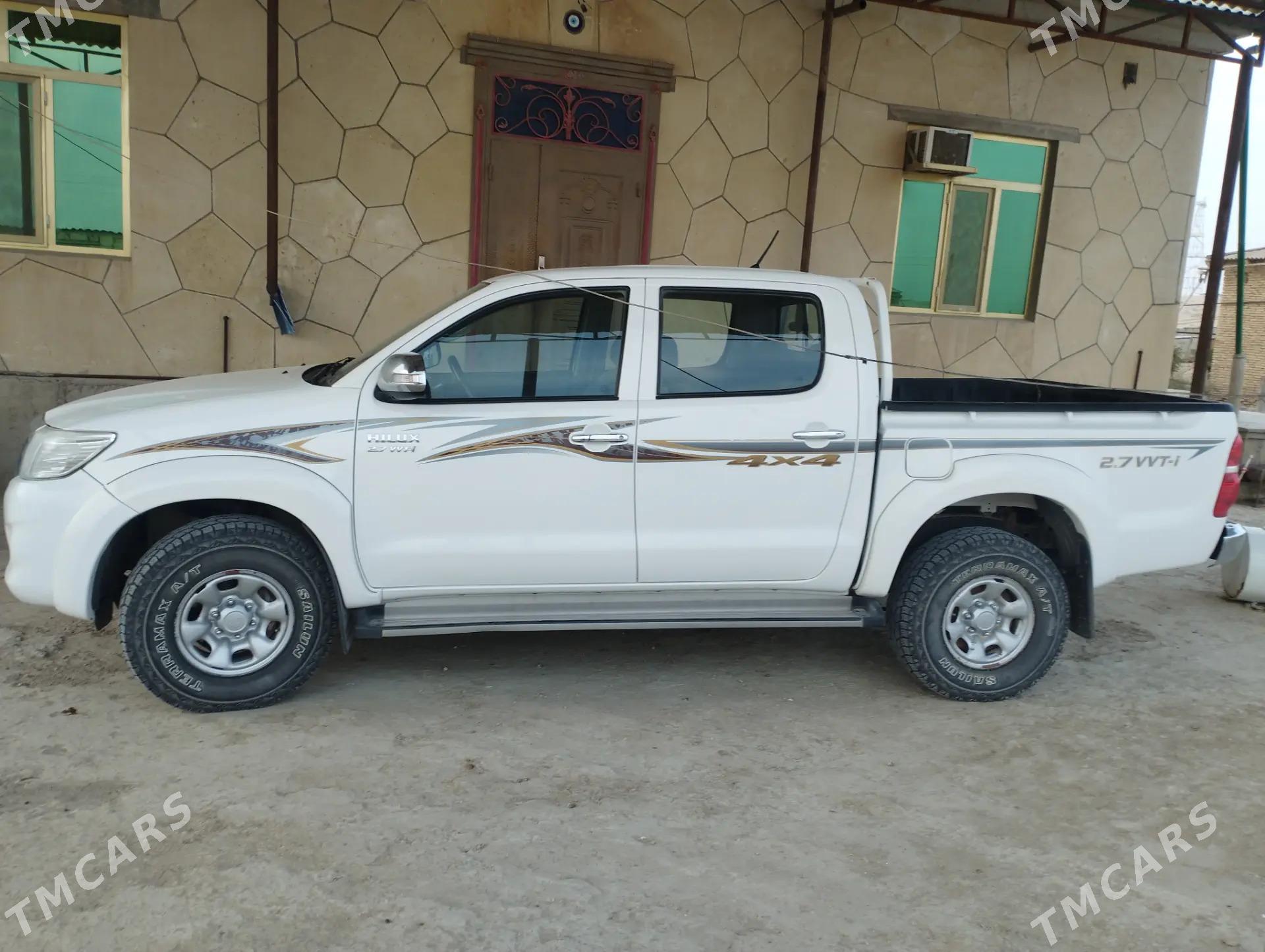 Toyota Hilux 2015 - 410 000 TMT - Etrek - img 2