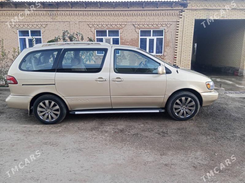 Toyota Sienna 2001 - 155 000 TMT - Çärjew - img 6