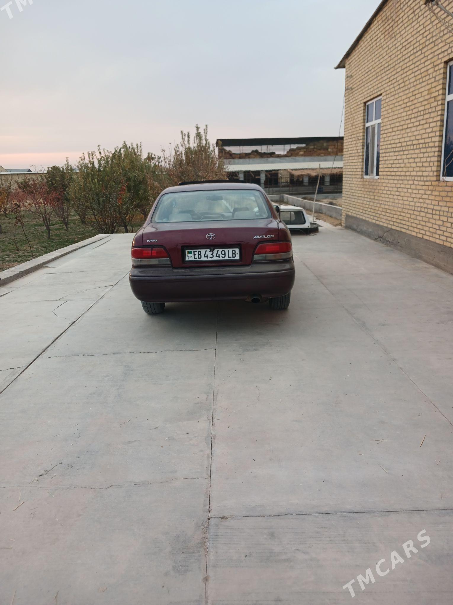 Toyota Avalon 1996 - 125 000 TMT - Сейди - img 3