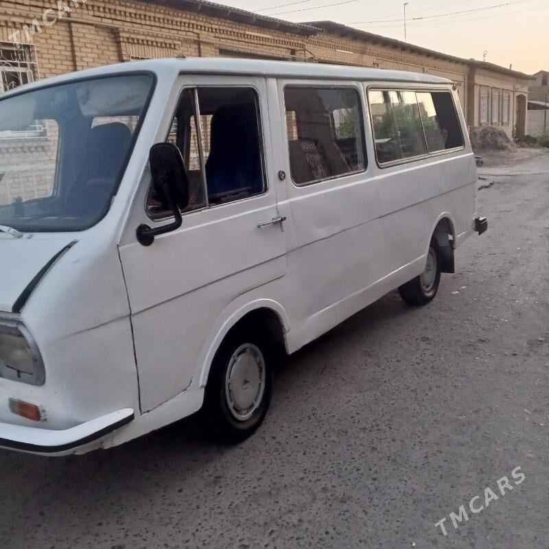 Raf Latvia 1982 - 15 000 TMT - Туркменабат - img 2