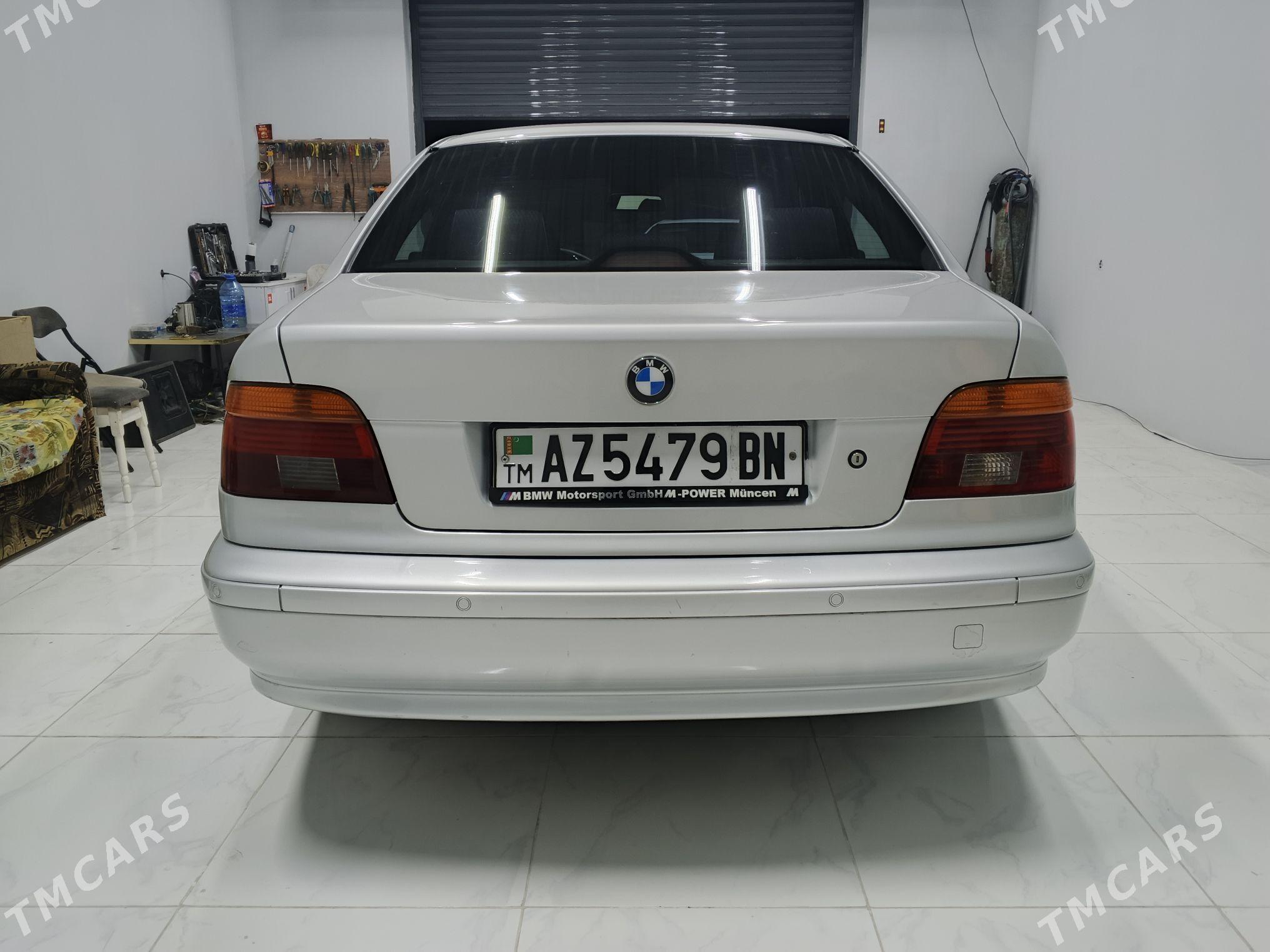 BMW E39 2002 - 125 000 TMT - Балканабат - img 3