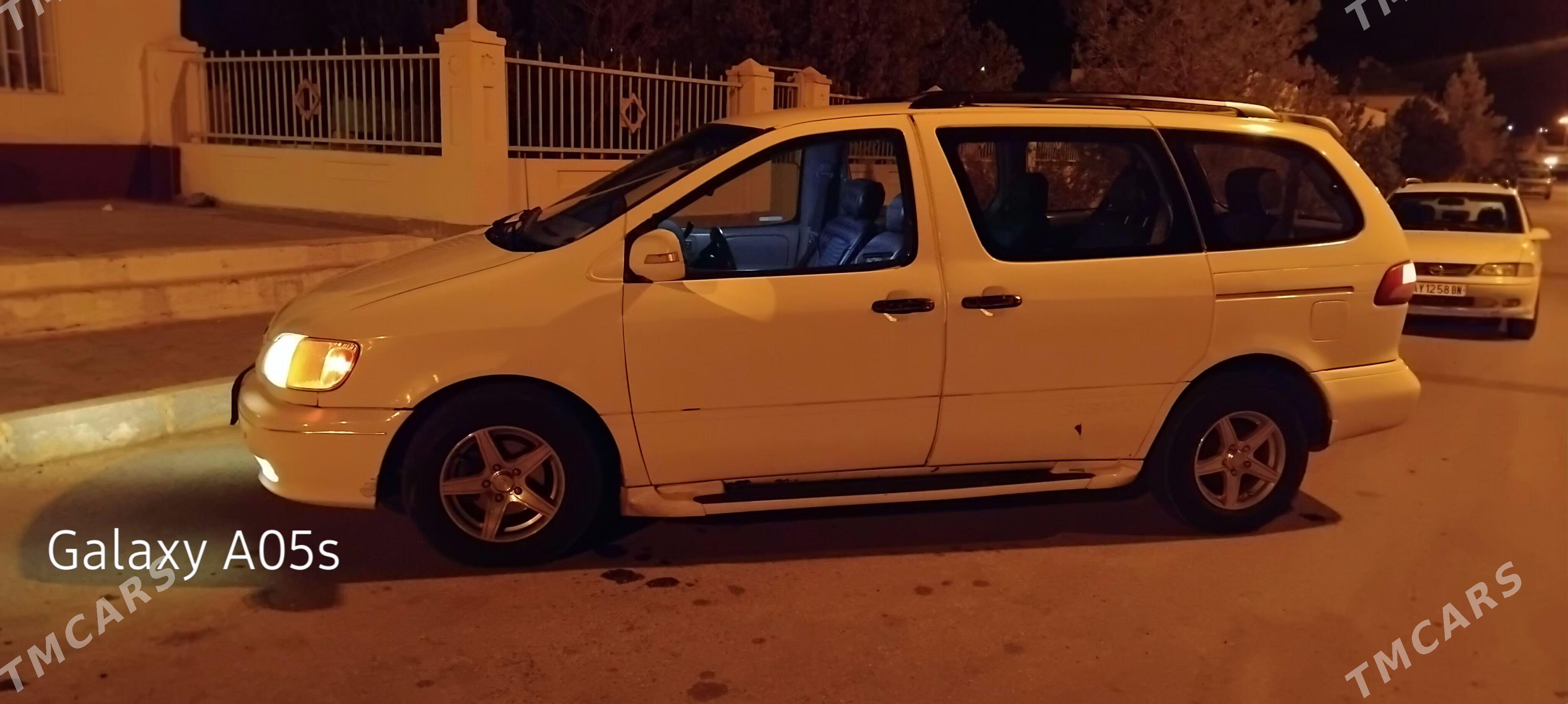 Toyota Sienna 2002 - 140 000 TMT - Türkmenbaşy - img 2