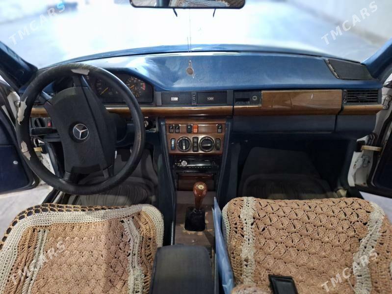 Mercedes-Benz 300E 1992 - 35 000 TMT - Çärjew - img 3