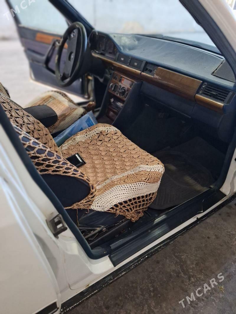 Mercedes-Benz 300E 1992 - 35 000 TMT - Çärjew - img 9