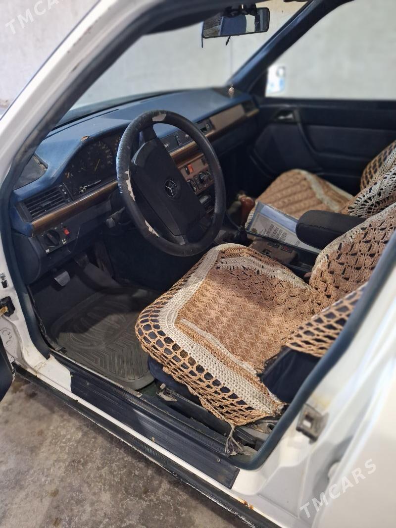 Mercedes-Benz 300E 1992 - 35 000 TMT - Çärjew - img 5