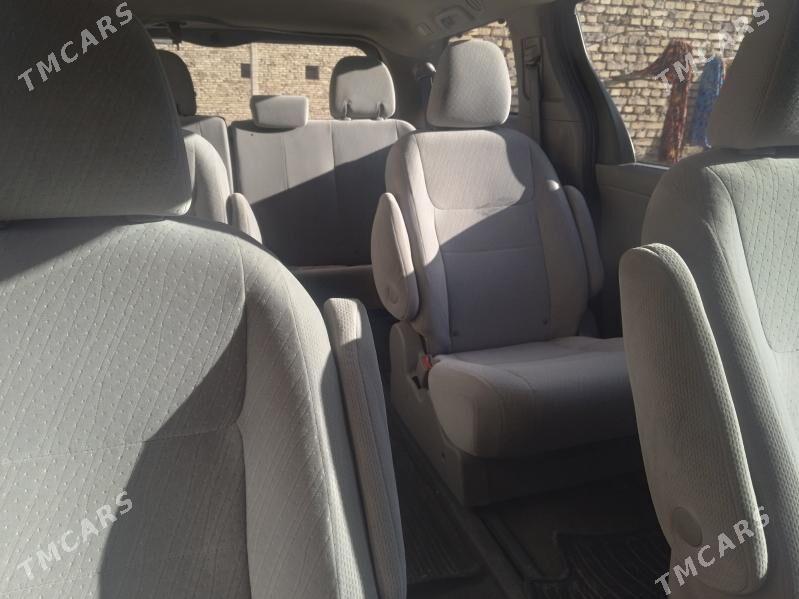 Toyota Sienna 2017 - 420 000 TMT - Daşoguz - img 4