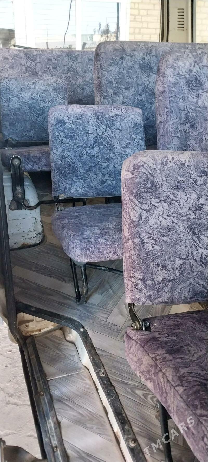 Toyota Hiace 2004 - 135 000 TMT - Дянев - img 4