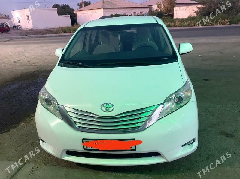 Toyota Sienna 2010 - 260 000 TMT - Дашогуз - img 1