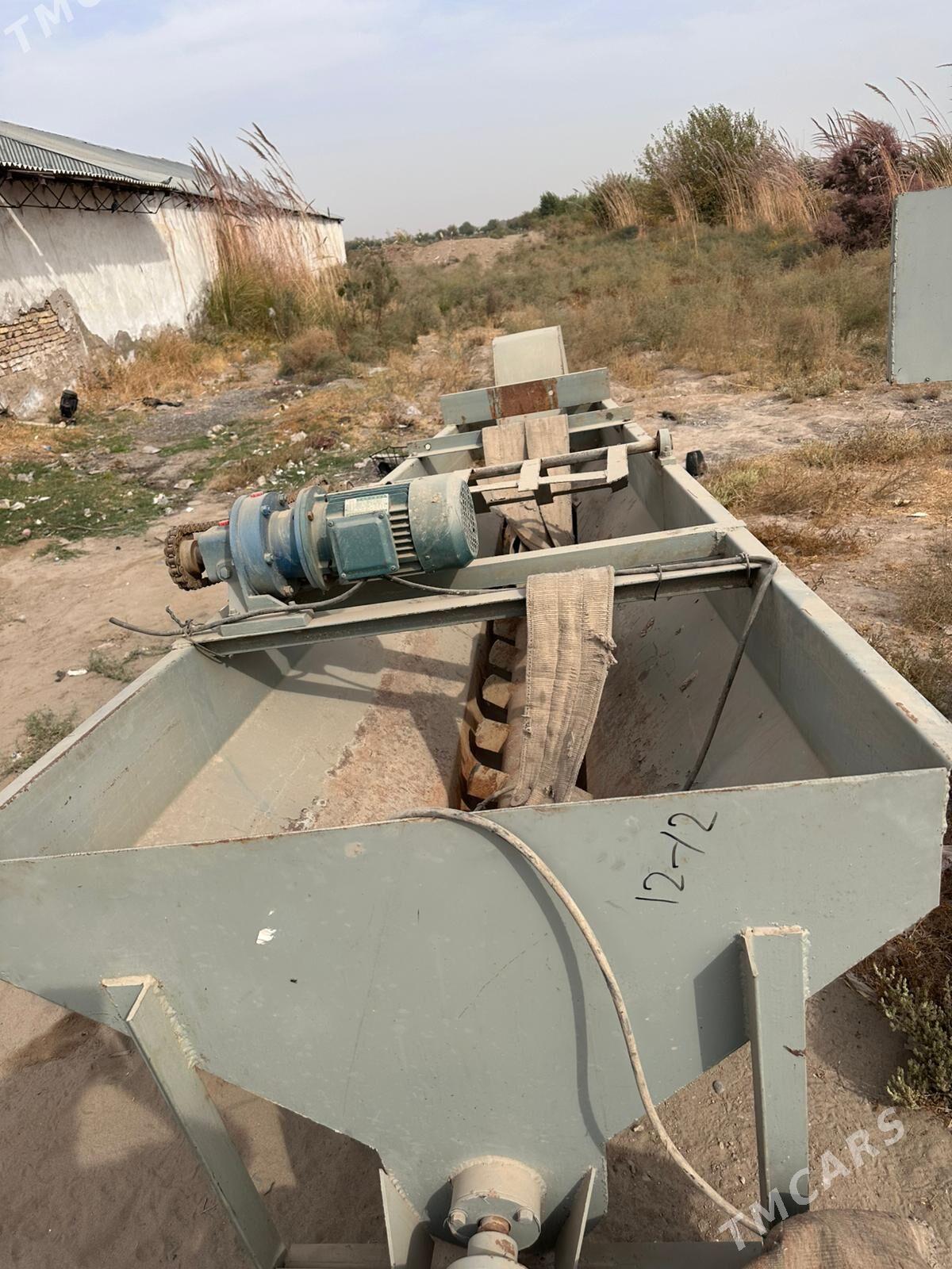 Plastik galyndylary ýuwýan - Halaç - img 4