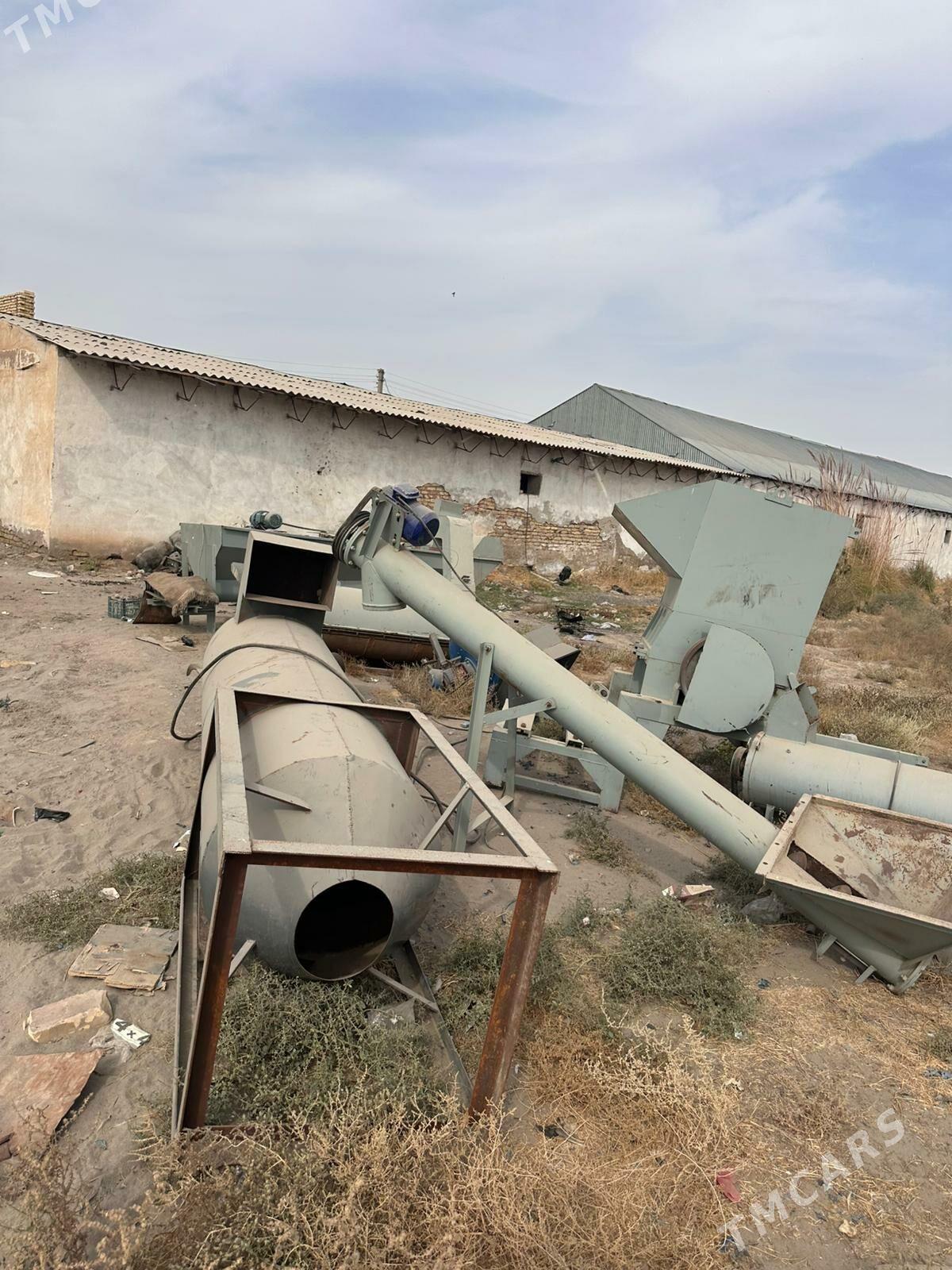 Plastik galyndylary ýuwýan - Halaç - img 2