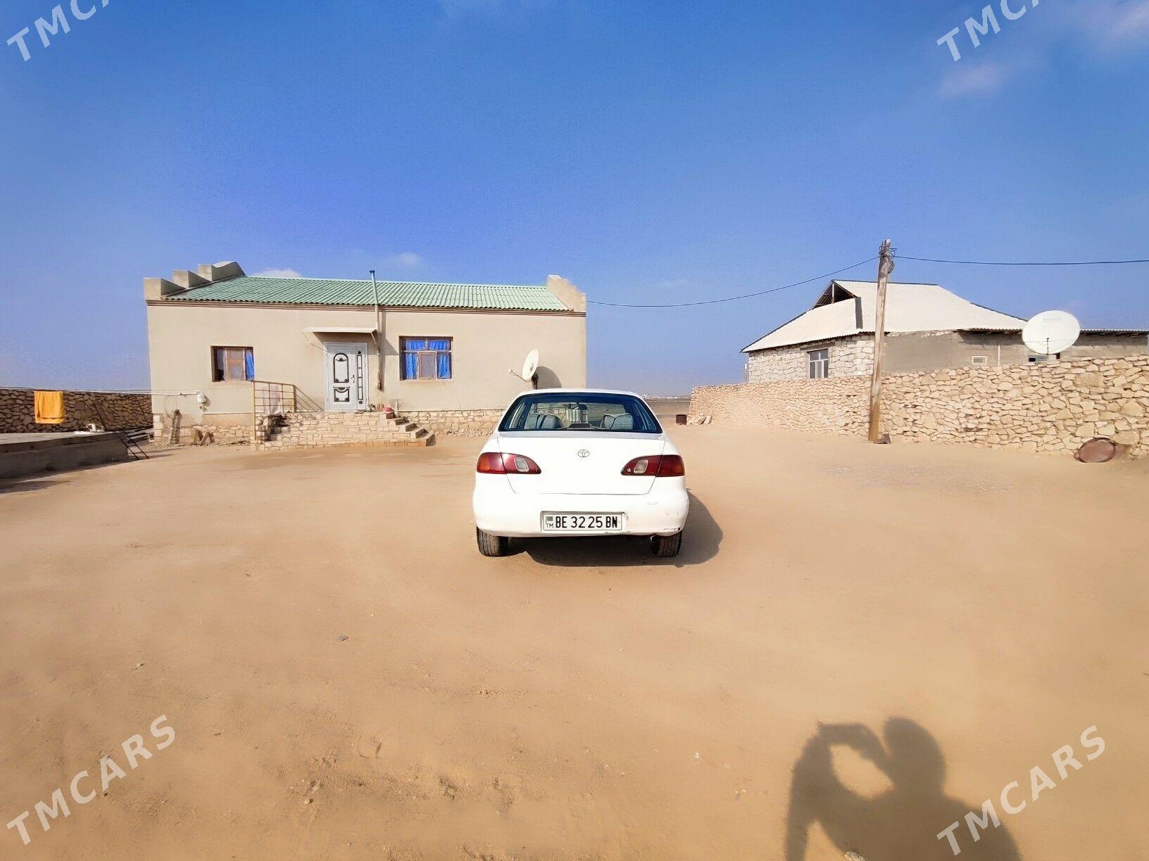 Toyota Corolla 1998 - 86 000 TMT - Туркменбаши - img 5