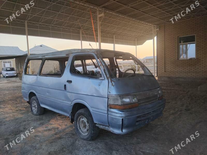 Toyota Hiace 1994 - 9 000 TMT - Мары - img 1