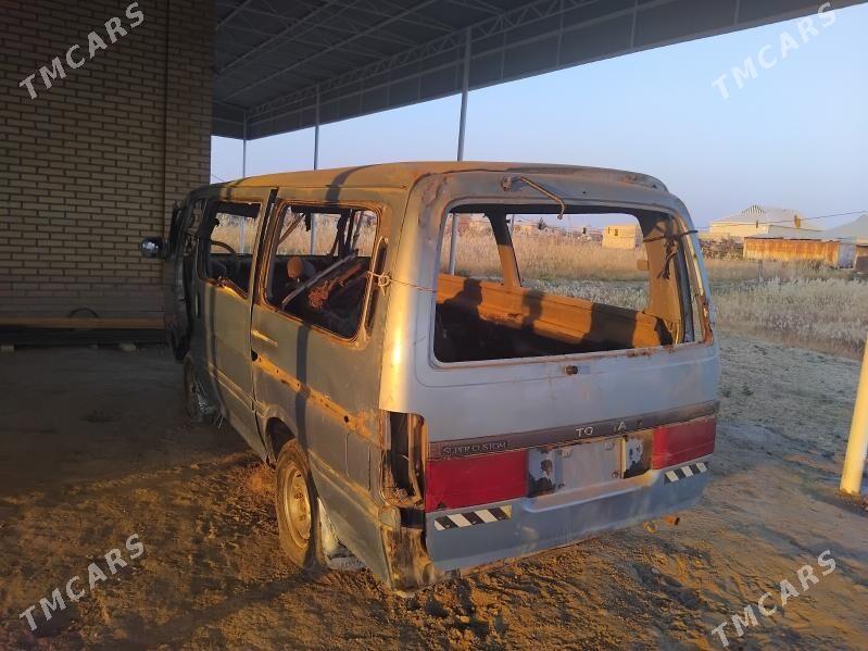 Toyota Hiace 1994 - 9 000 TMT - Мары - img 3