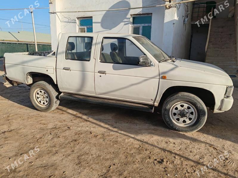 Nissan Navara 1994 - 60 000 TMT - Gurbansoltan Eje - img 3